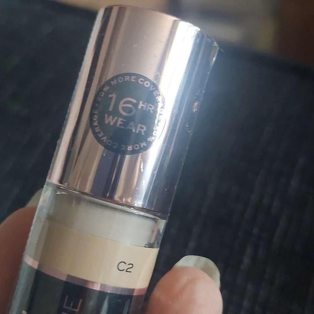 New makeup revolution infinite XL‎ Concealer C2